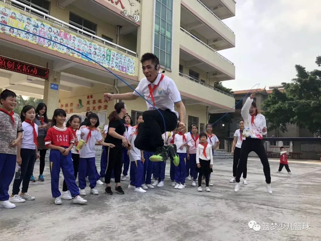 为什么参加篮球辅导可以帮助孩子更好地成长_0